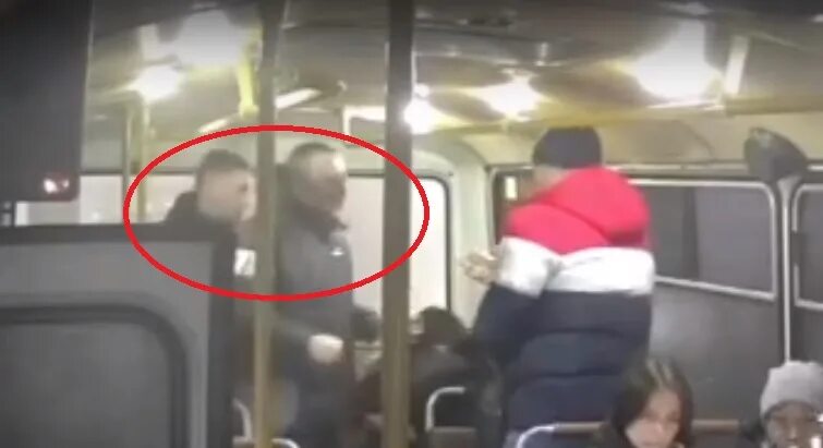 Подростки избили мужчину в автобусе волгограда. Подростки избили мужчину в автобусе волгограда. Чебоксары драка в автобусе. Подростки избили мужчину в автобусе волгограда. Подростки избили мужчину в автобусе волгограда.