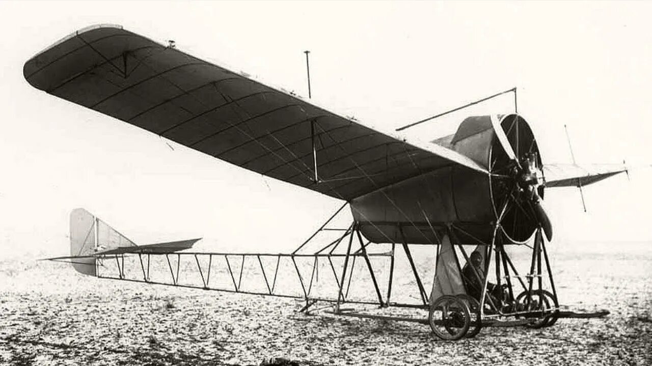 Первый самолет видео. Аэроплан 20 века. Моноплан 1910. Первый самолет 20 века. Аэропланы начала 20 века.