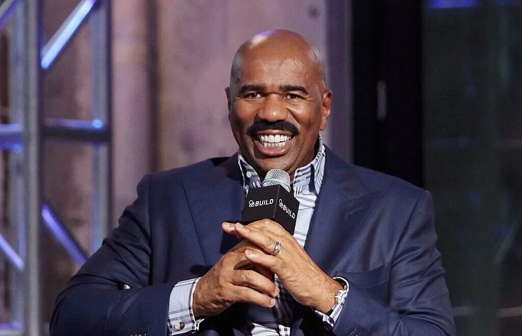 Steve Harvey. Стив Харви комик. Стив Харви. Стенд ап. Steve Harvey шоу. Чернокожий ведущий