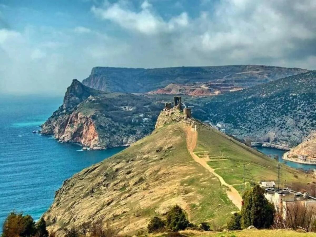 скала биюк-исар. картинкасапуг-гора в г. ковм горы море балаклава. гора святого ильи балаклава. севастополь горы.
