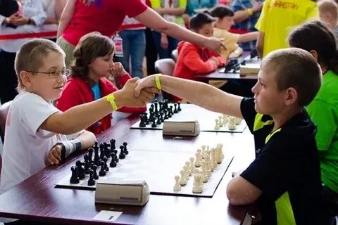 Проводит турниры