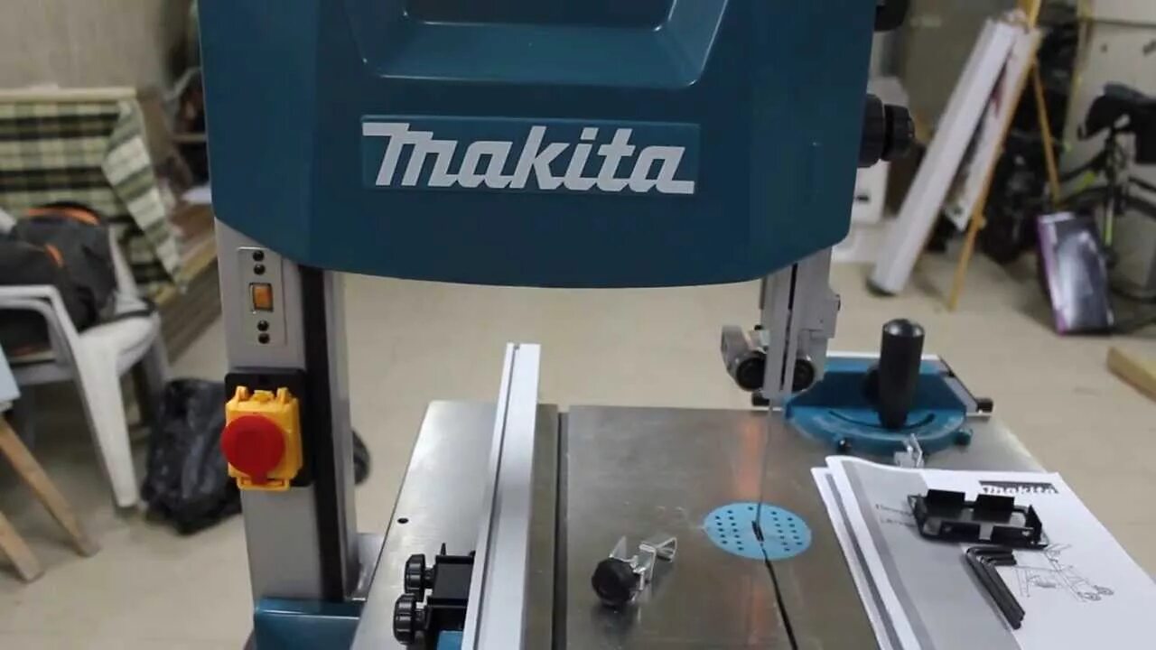 Купить ленточную пилу бу. Макита lb1200f. Ленточная пила Макита lb1200f. Ленточная пила по дереву Makita lb1200f. Ленточнопильный станок вертикальный Makita lb1200f 900 Вт.