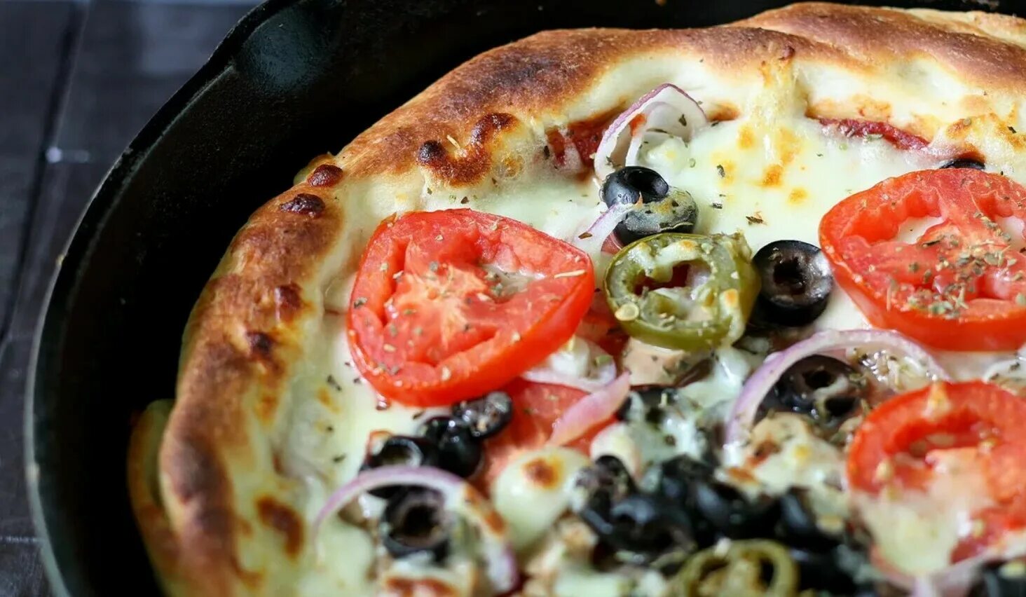 Картофельная пицца на сковороде. Medium pizza hut cheese pizza challenge. Быстрая пицца на сковородке. Быстрая пицца. Пицца на сковороде.