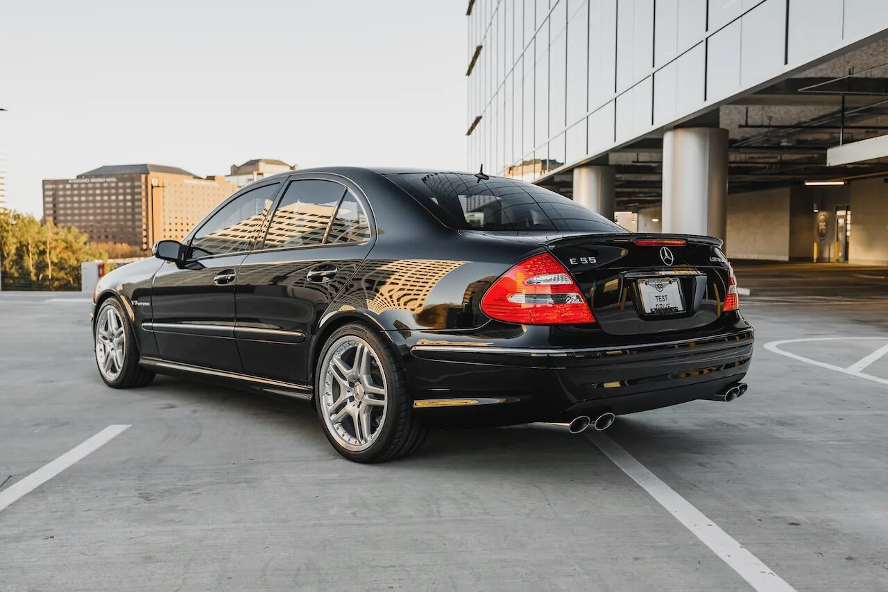 die Glühbirne Sechs Hostess mercedes w211 black Bühne Produktionszentrum Bewegt 