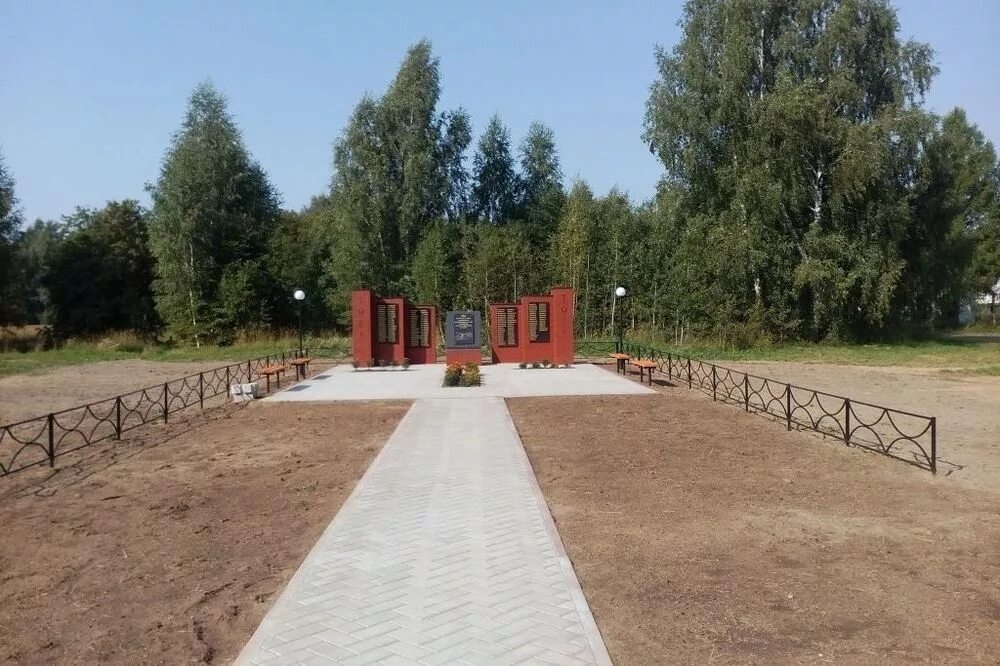 Мемориальный памятник погибшим воинам 1941-1945. Памятник сарафоново ярославль. Любимский сквер ярославль. Благоустройство памятников вов. Сквер победы ковернино.
