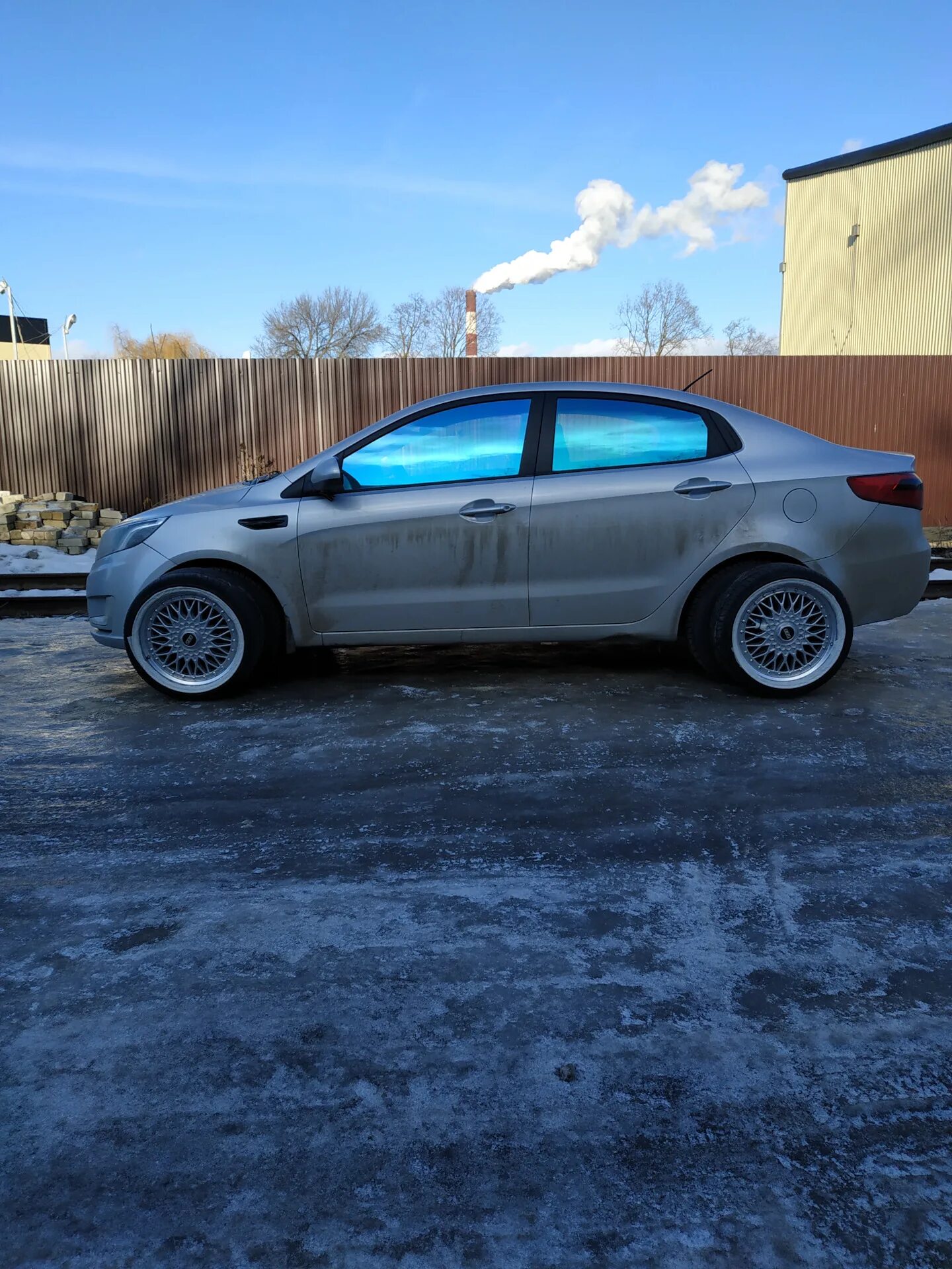 Rio 18. Kia Rio r18. Киа Рио 4 r18. Kia Rio 4 диски r18. Kia Rio 4 на 18 дисках.