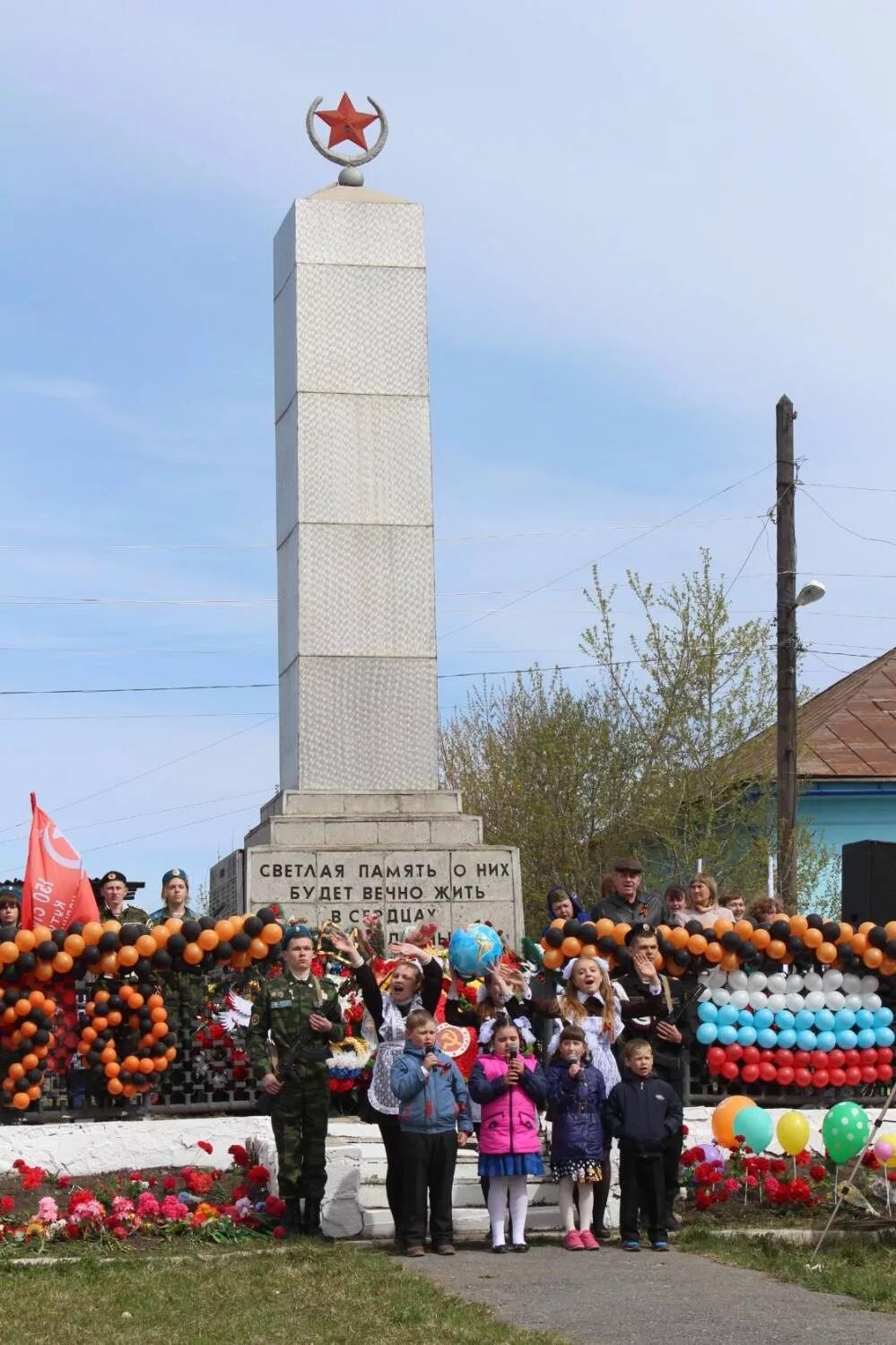 Погода синячихе на 10 дней точный. Верхняя Синячиха Свердловская область. Верхняя Синячиха достопримечательности. Верхняя Синячиха памятник. Посёлок Синячиха Свердловская область.