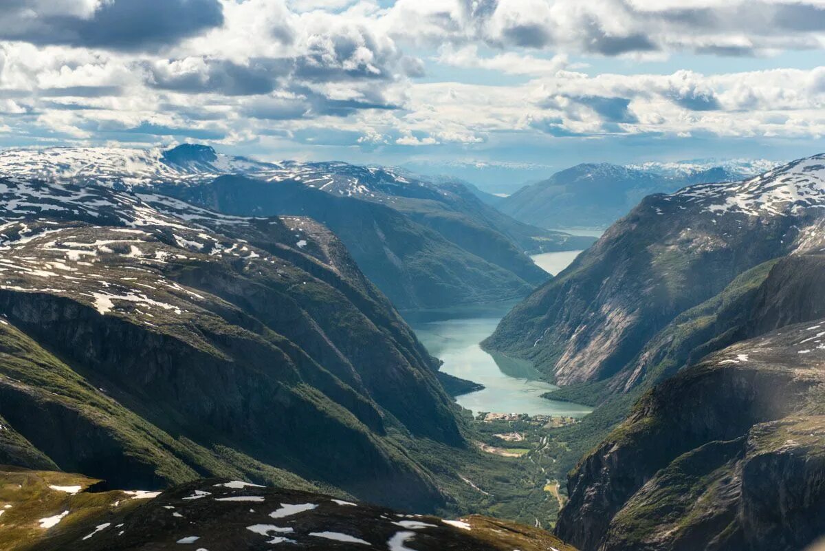 Особенности рельефа норвегии. Скандинавия фьорды. Берген Норвегия фьорды. Согнефьорд Норвегия. Фьорды и ледники Норвегии.