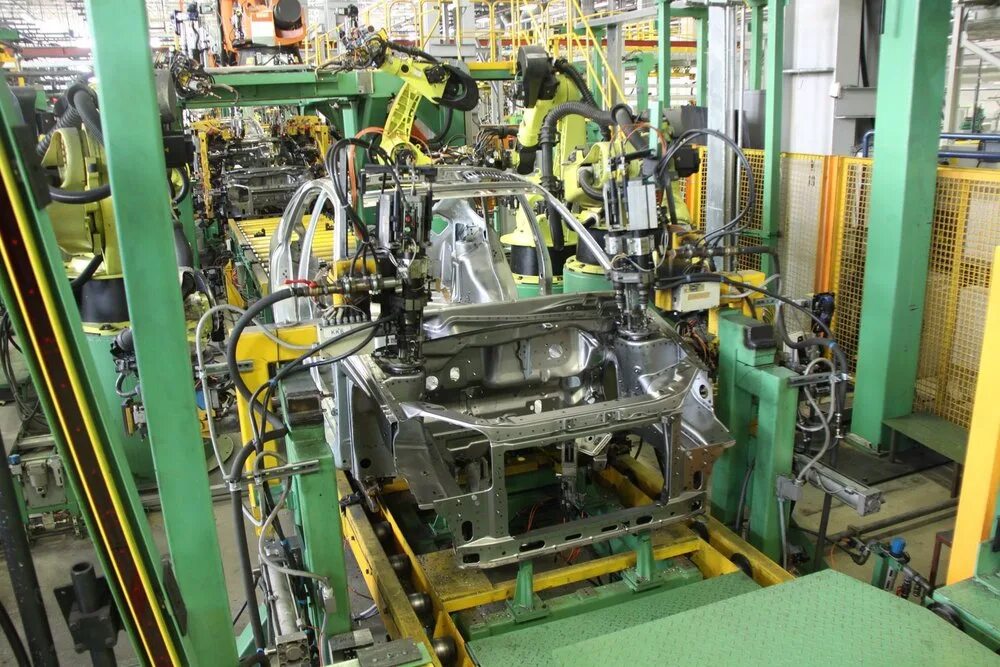 Завод получил заказ на партию штампованных. Автоваз прессовый цех. сборочный цех машиностроительного завода. цех сборки сварки. сборочная линия завода.