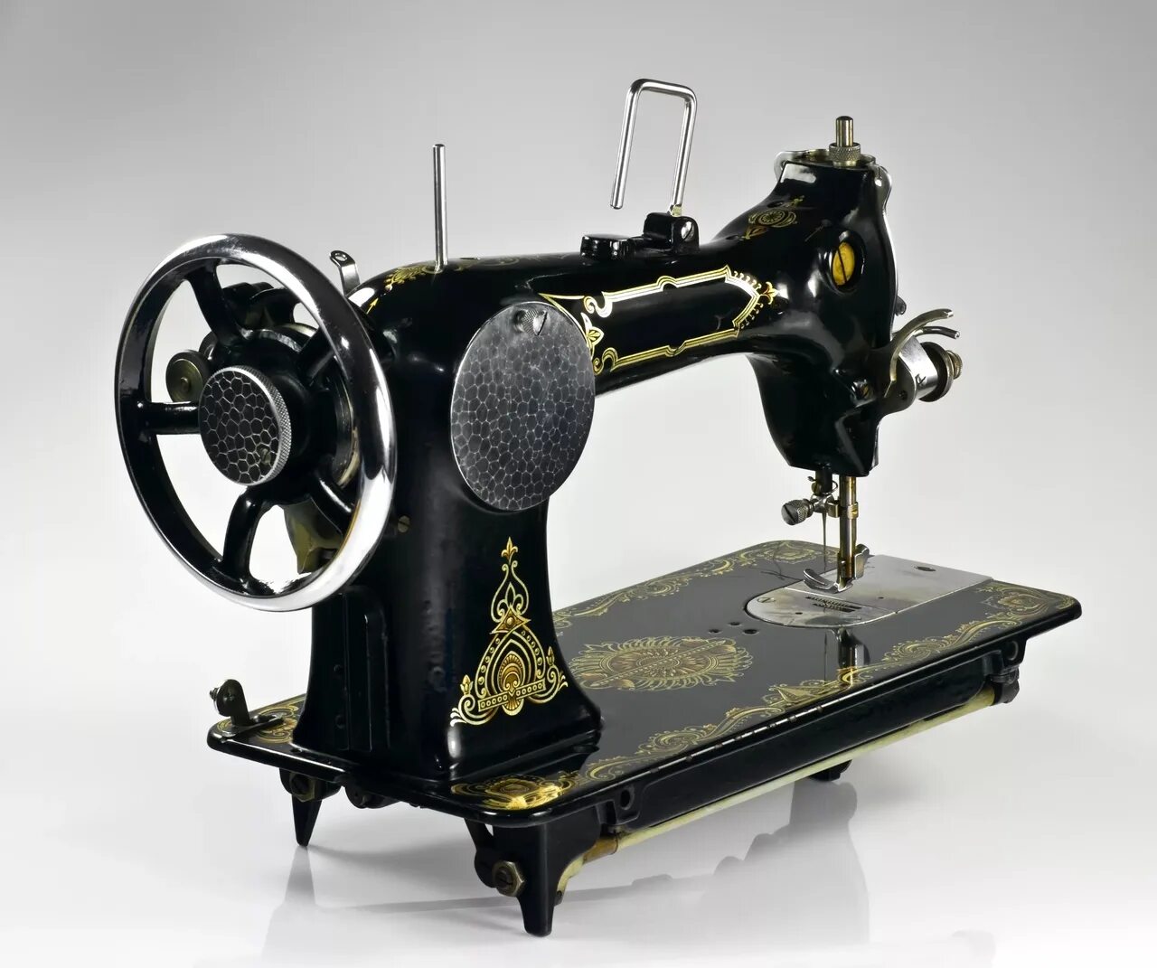 Швейная машинка ярославль. Zinger швейная машинка 2022. Vesta Sewing Machine. Швейная машинка Sewing Machine.