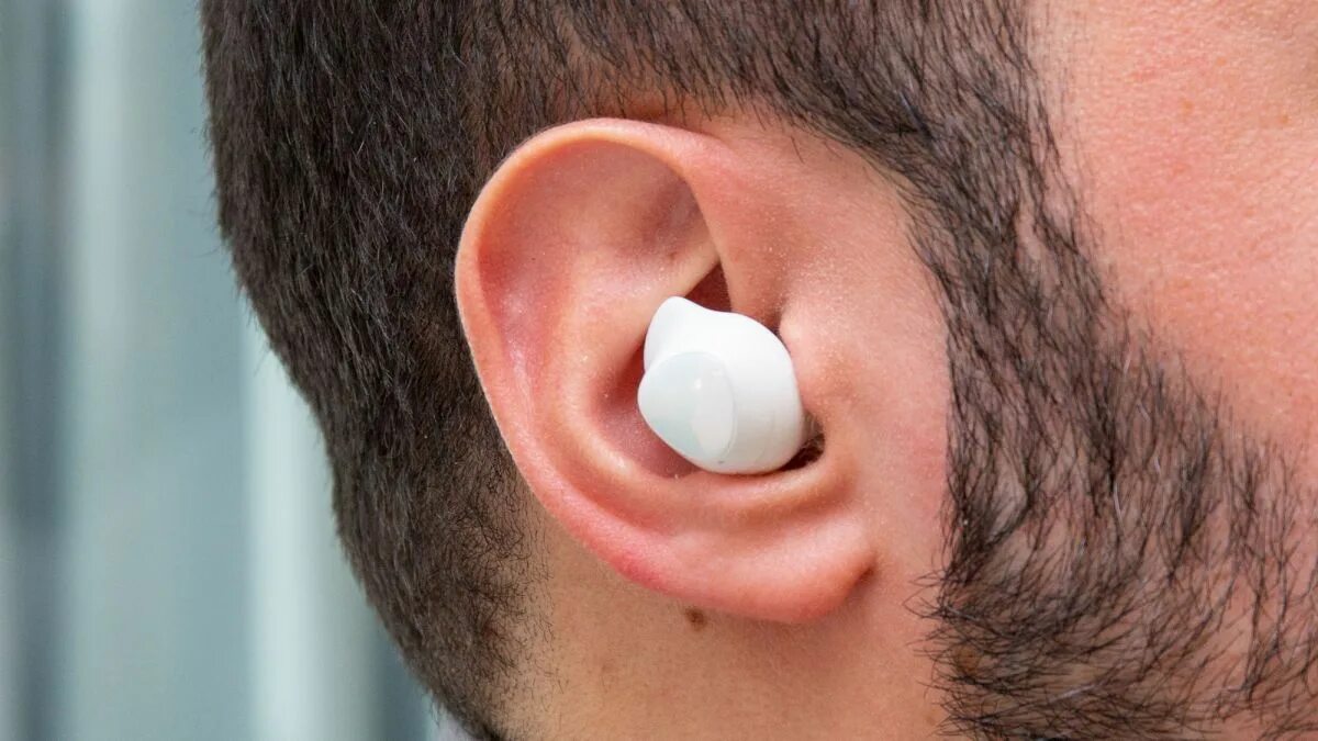 One plus buds pro в ухе. Наушники самсунг e740 под форму уха. Apple earpods провод. Наушники начинают пищать. Объемный звук в наушниках.