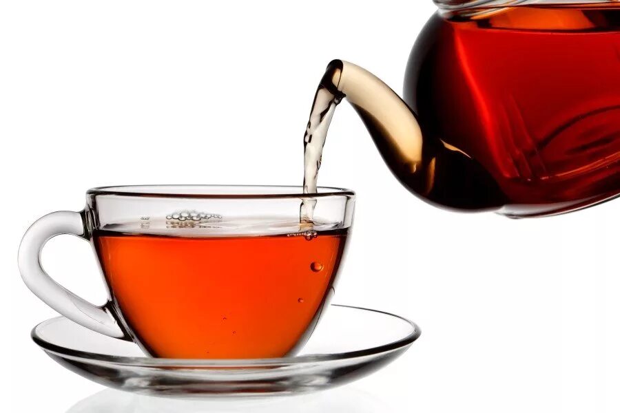 Чайник на стакан воды. Наливает чай. Чашка чая на белом фоне. Чай на прозрачном фоне. Чай в стакане.