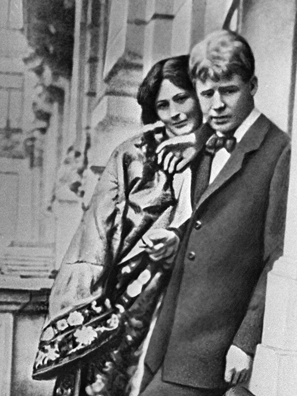 Есенин и айседора дункан, 1922. Айседора дункан и есенин. Есенин и айседора дункан, 1922. Айседора дункан старше есенина. Есенин и айседора дункан, 1922.