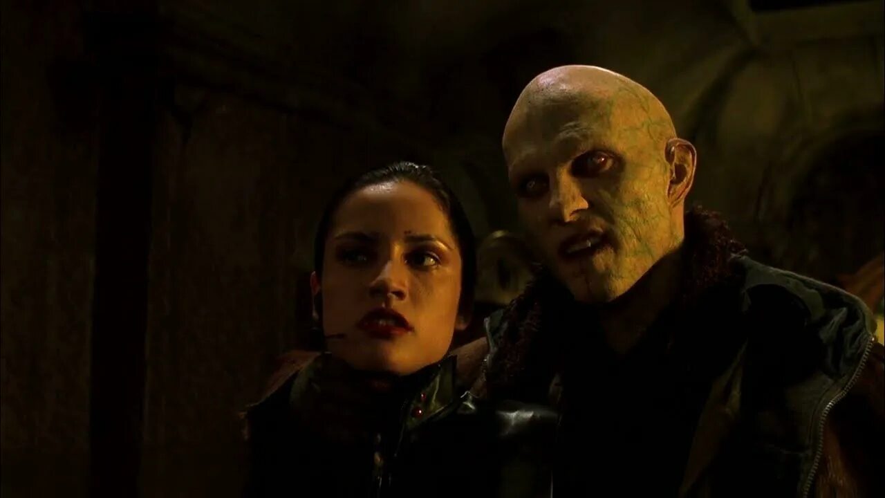 Блэйд фильм 2 нисса дамаскинос. Уэсли снайпс блэйд. Блейд 2 на русском. Блэйд 2 фильм 2002. Уэсли снайпс блэйд 1.