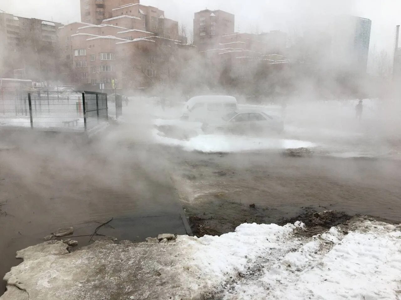 Затопление горячей водой. Аварии горячей воды в Ярославле. Авария на горячей воде Рубцовск. В Новосибирске проблемы с горячей водой 13 ноября.