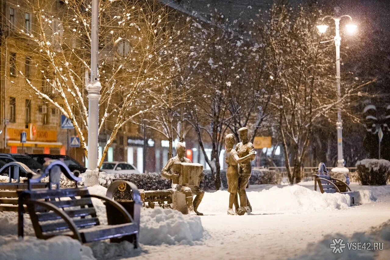 Г кемерово зимняя. Кемерово зима Кузбасс. Заснеженный город. Снегопад в городе. Город Кемерово зимой.