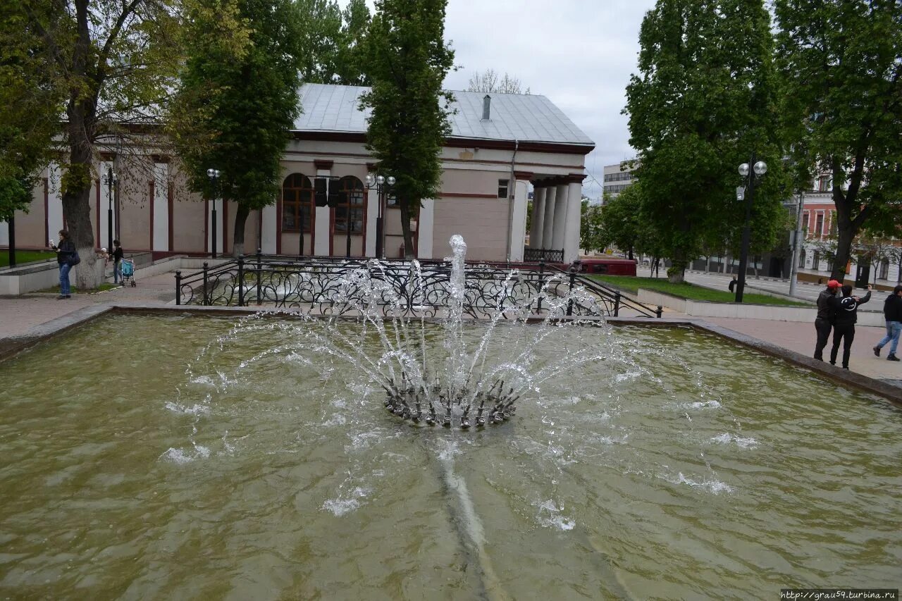 Театральный сквер Тула. Тульский Академический театр драмы. Сквер театралов Тула. Проспект Ленина 34а Тула.