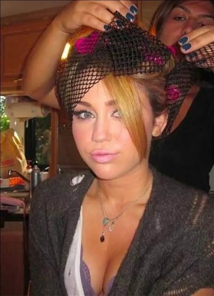 Майли сайрус who owns my. Miley cyrus who owns my heart. who owns my heart.