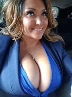 Slideshow big milf cleavage.