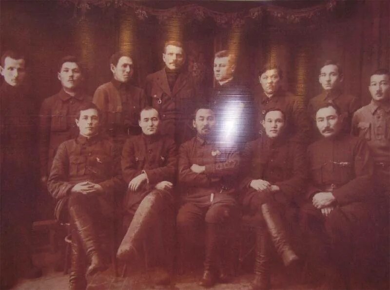 Шагит ахметович худайбердин. Памятник ш. Портрет шагита худайбердина. Шагит ахметович худайбердин. Кумертау шагит ахметович худайбердин.