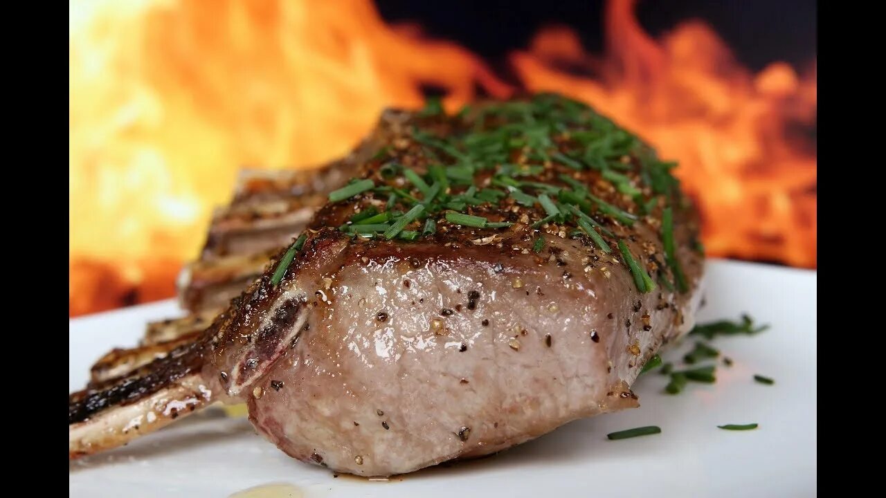 Вкусное запеченное сочное мясо