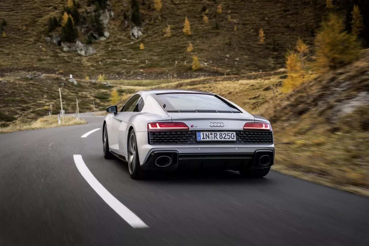 2025 десятых. Audi r8 v10 2025. ауди rs8 2025. audi r8 v10 rwd. audi r8 rwd coupe.
