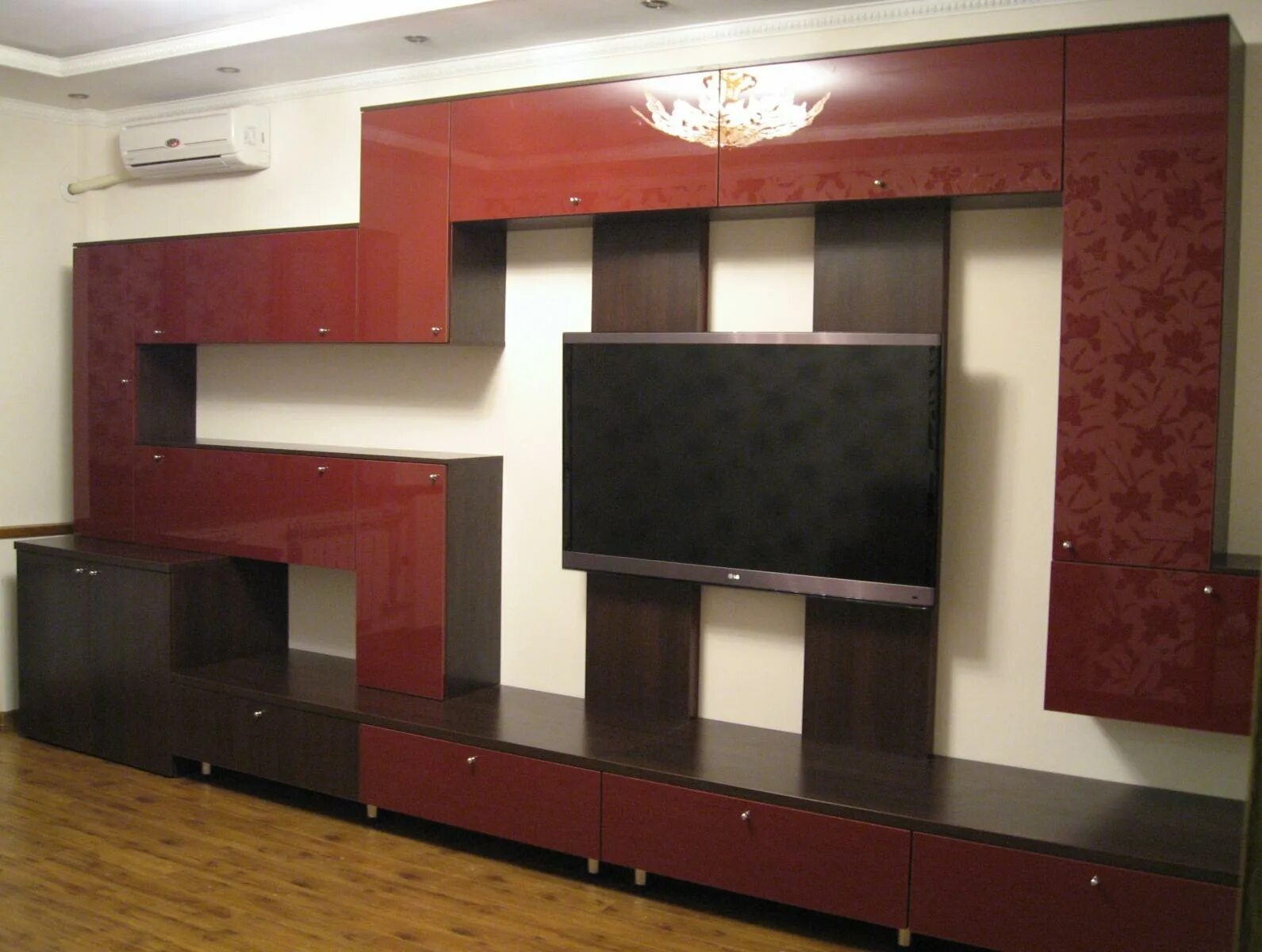 Гостиная по индивидуальным размерам. Шкаф стенка для зала. Стенка для зала. Стенки и шкафы в приднестровье. Стенки по индивидуальному проекту.