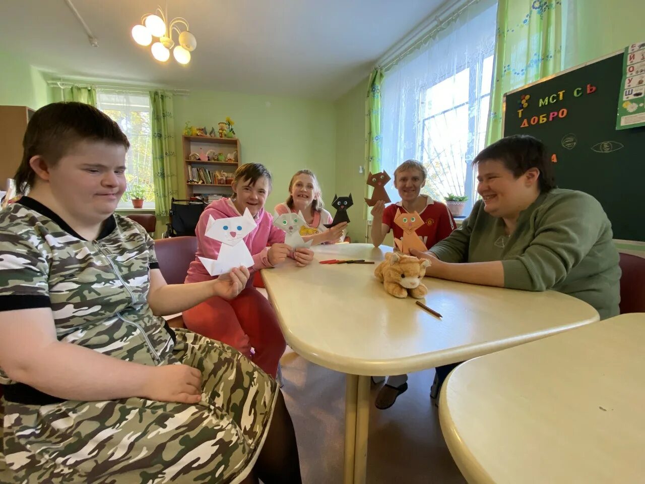 Школа для умственно отсталых. Занятия в интернате. Умственно отсталые дети. Школа интернат хвалынск. Техникум интернат мокшан.