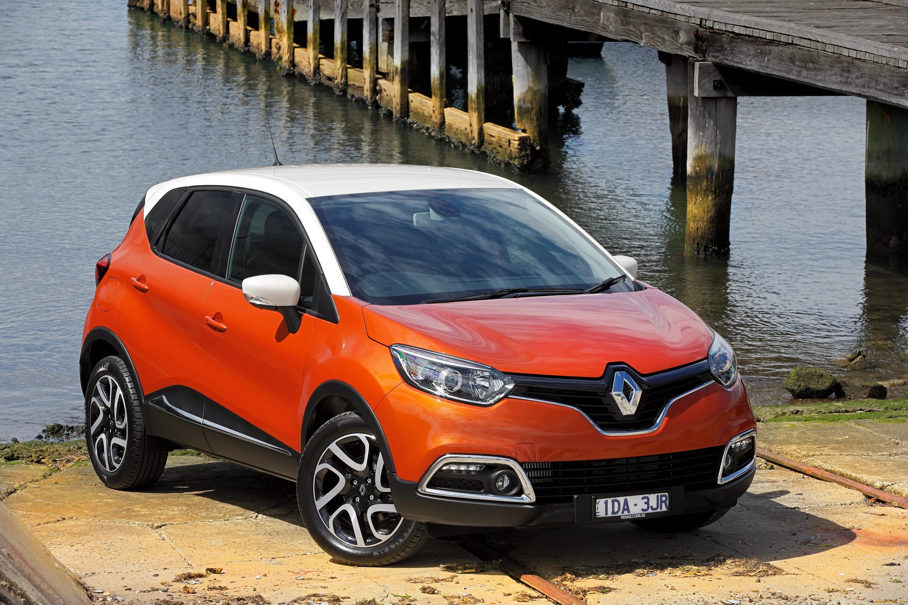 Автомобиль renault kaptur. Рено Каптур. Рено Каптур 2015. Рено Каптур 2015 года. Машина Рено Каптур 2015.