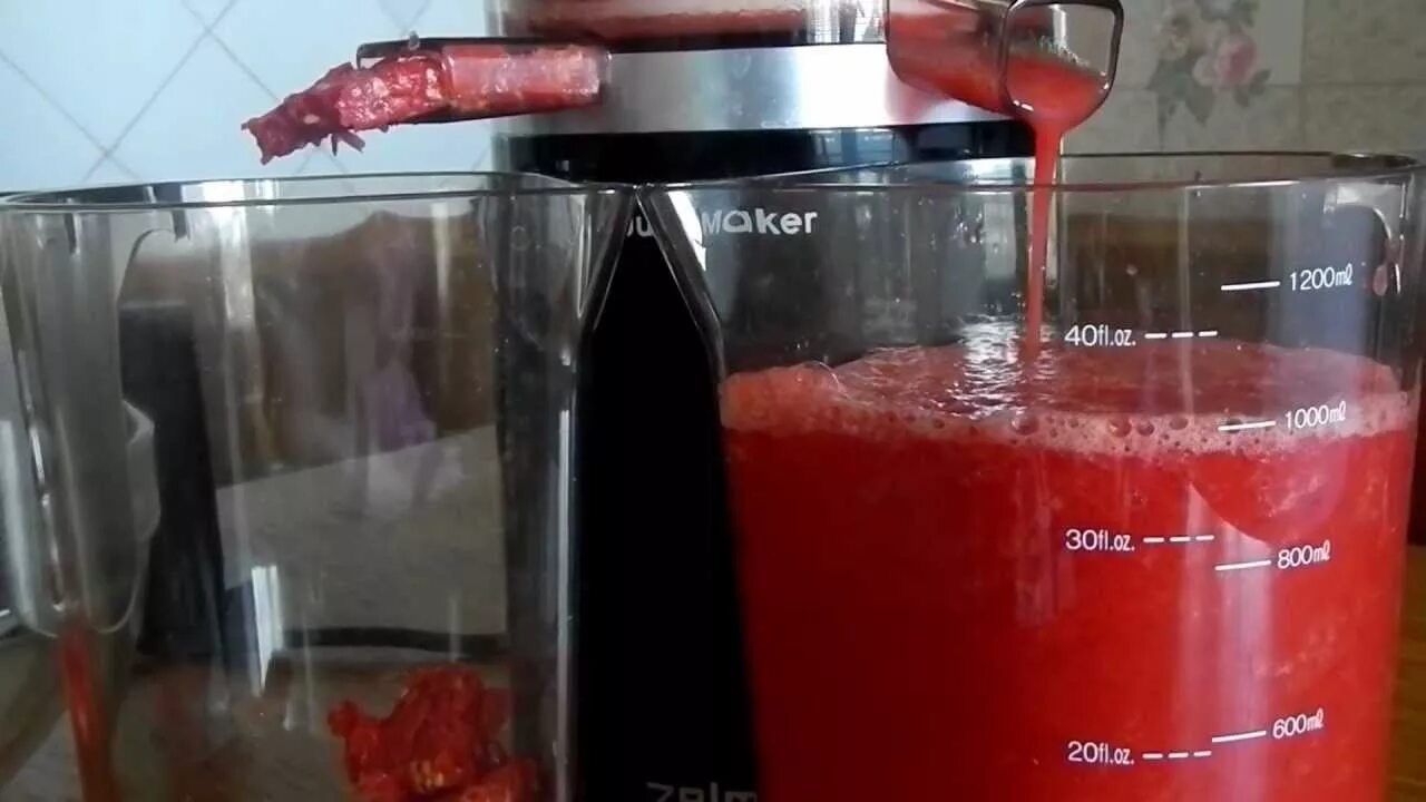 Томатный сок без соковыжималки. Томатный сок на зиму. Томатный сок без соковыжималки. Как сделать томатный сок в соковыжималке. Томатный сок на зиму через соковыжималку.