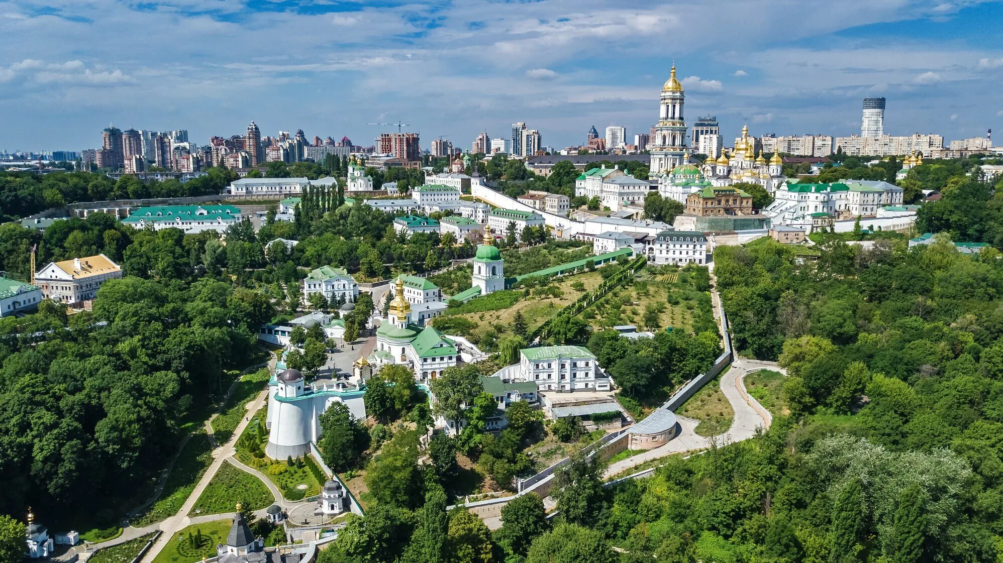 Как назывался киев. Киево-печерская лавра панорама. киево-печерский монастырь вид сверху. киево-печерская лавра сверху. киево-печерская лавра вид сверху.