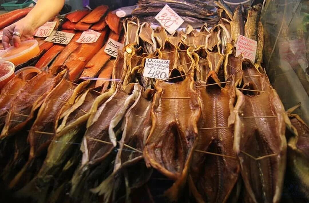 Центральный рынок иркутск. Байкальские самоцветы иркутск. Куда продать иркутске. Иркутск листвянка рыбный рынок. Рыбный рынок листвянка байкал.