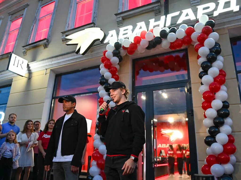 Тц авангард. Телефон авангарда омск. Телефон авангарда омск. Чехол авангард для телефона. Телефон авангарда омск.