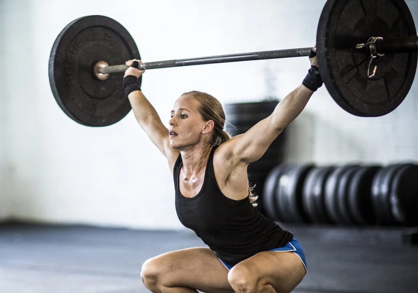 Тяжелые гантели. Рене тони бицепс. Рельефный бицепс. Мощная тренировка. Сильные добавить.