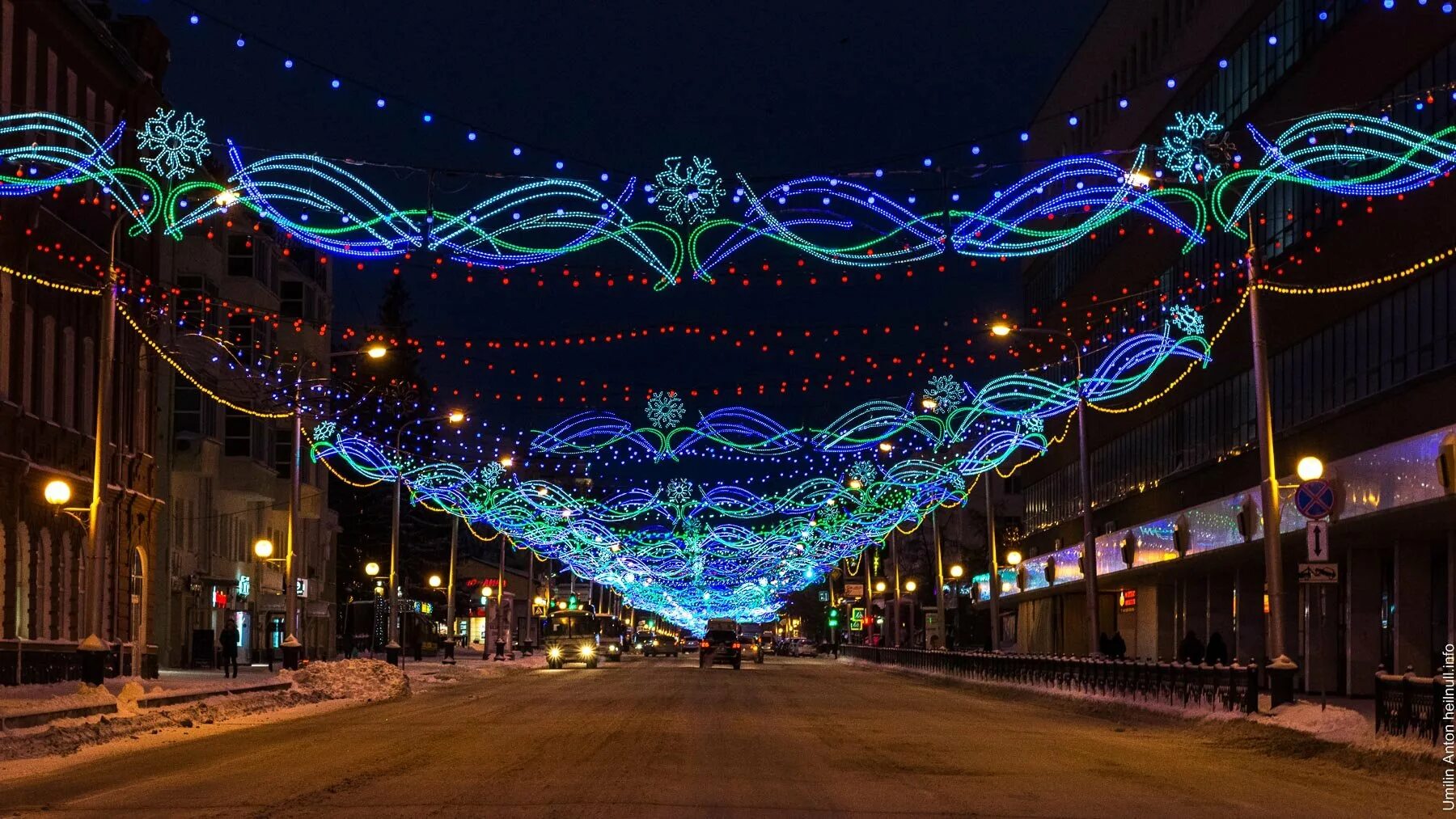 Арбат гирлянды. Иллюминация города. Площадь гирлянды. Новогоднее освещение города. Площадь гирлянды.
