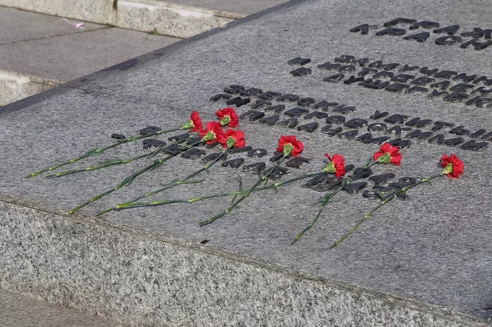 12 февраля освобождение краснодара. 12 февраля 1943 г освобождение краснодара от фашистских. 12 февраля 1943 освобождение краснодара. оккупация краснодара. листовка 12 февраля день освобождения краснодара.