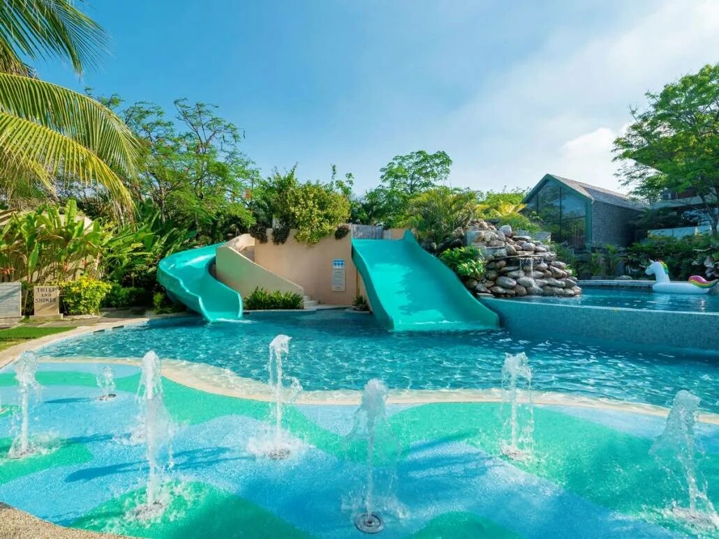 Грин бол Бали. Istana Spa Бали. Бали Индонезия бассейны. Bali Mandira Beach Resort & Spa 4*.