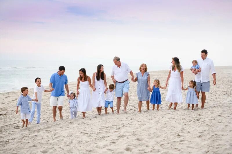 Семья на пляже. Большая семья. Большая семья на море. Большая семья. Большая семья на море.