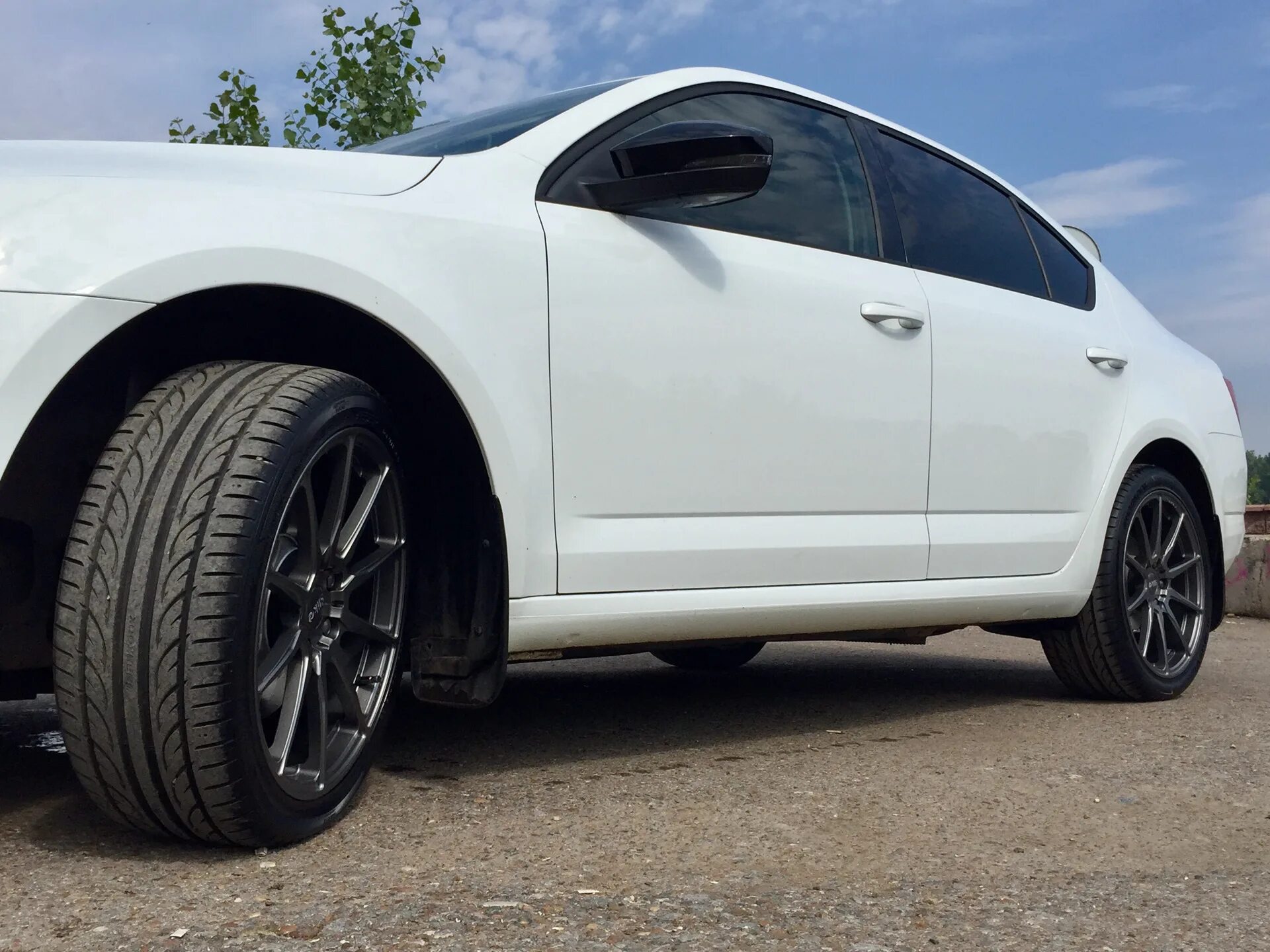 Шкода а5 шины. Колеса slik r18 шкода. колеса 225/ 50 r17 skoda octavia a7.