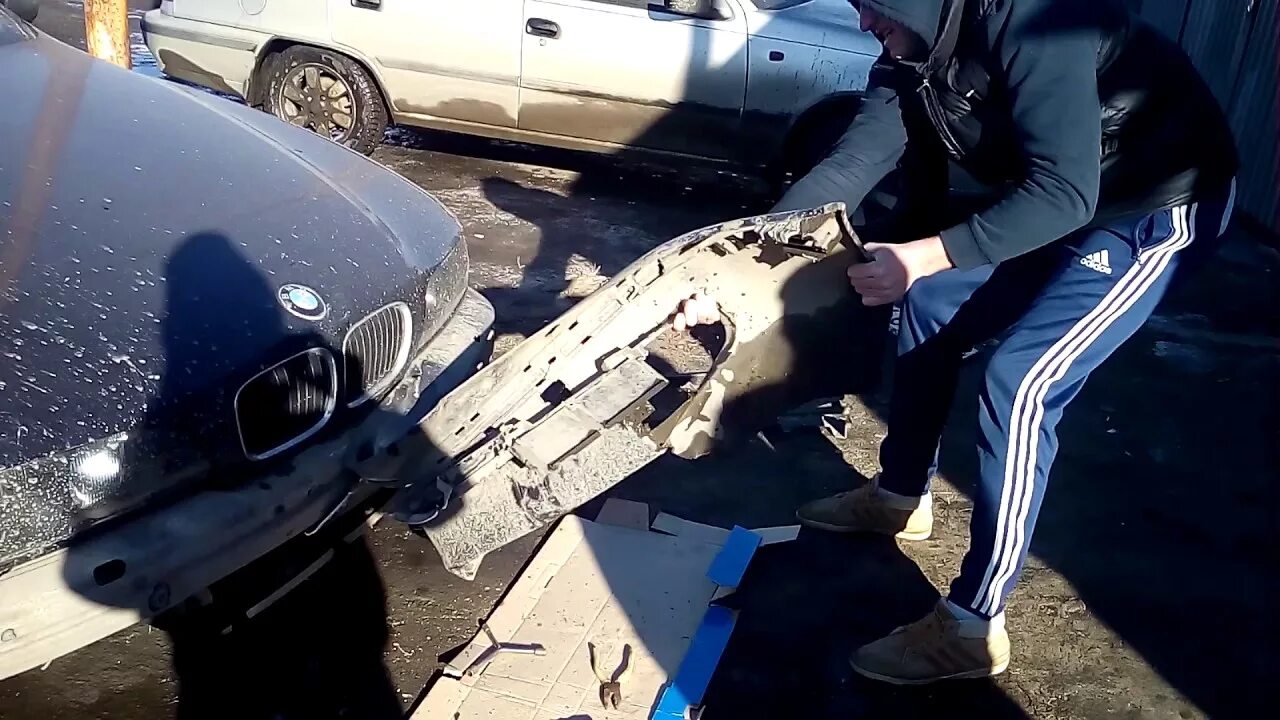 Как снять бампер бмв е39. Снятие переднего бампера бмв е60. 12411427080 на бмв е35. снять передний бампер бмв е39. как снять передний бампер бмв е34.