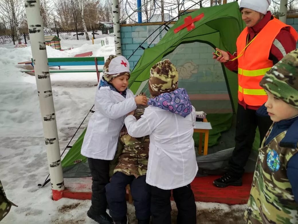 Зарница для улицы. Зарница в детском саду. Зарница в детском саду на улице. Военно Полевая игра Зарница. Зимняя Зарница.