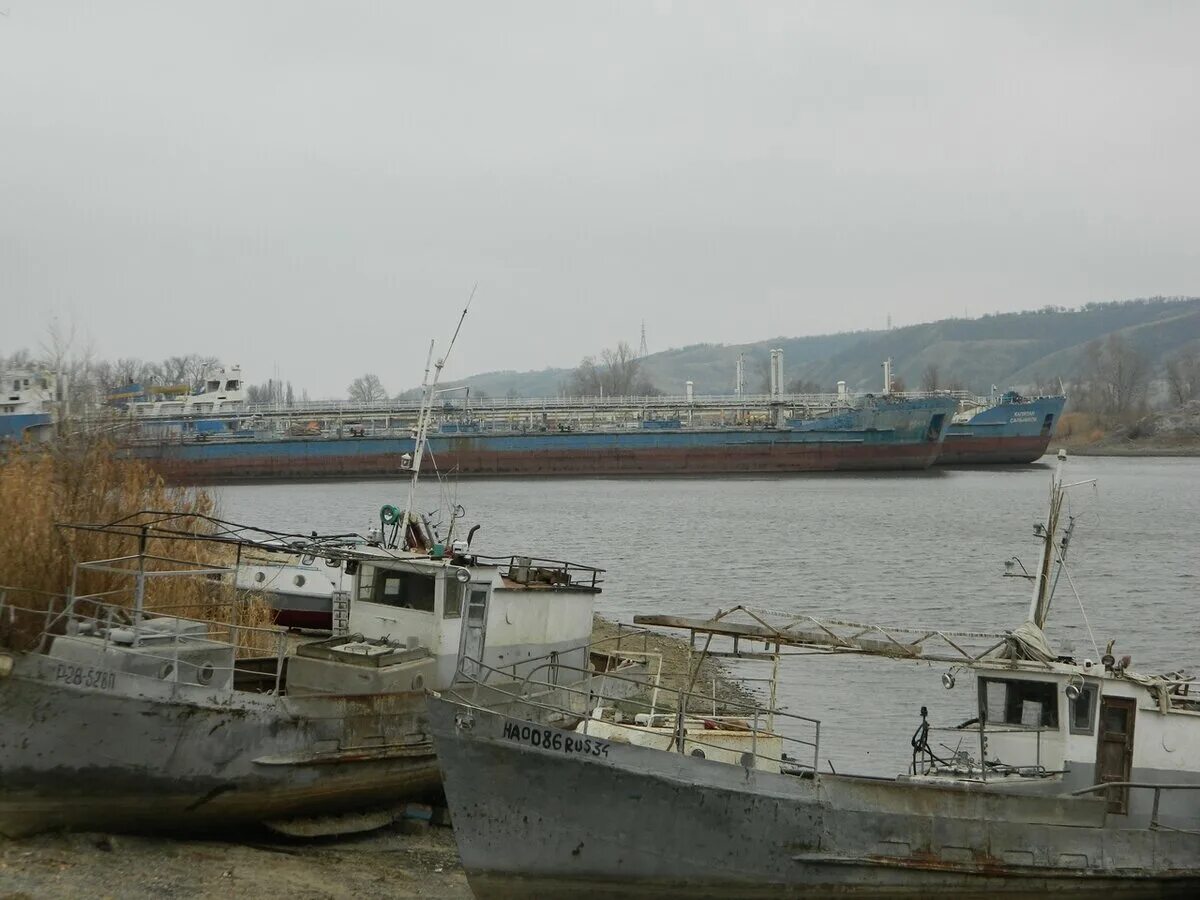 Последний причал. Бухта русская камчатка застава. Последний причал. Кладбище кораблей на волге. Обложки для фейсбука красивые.
