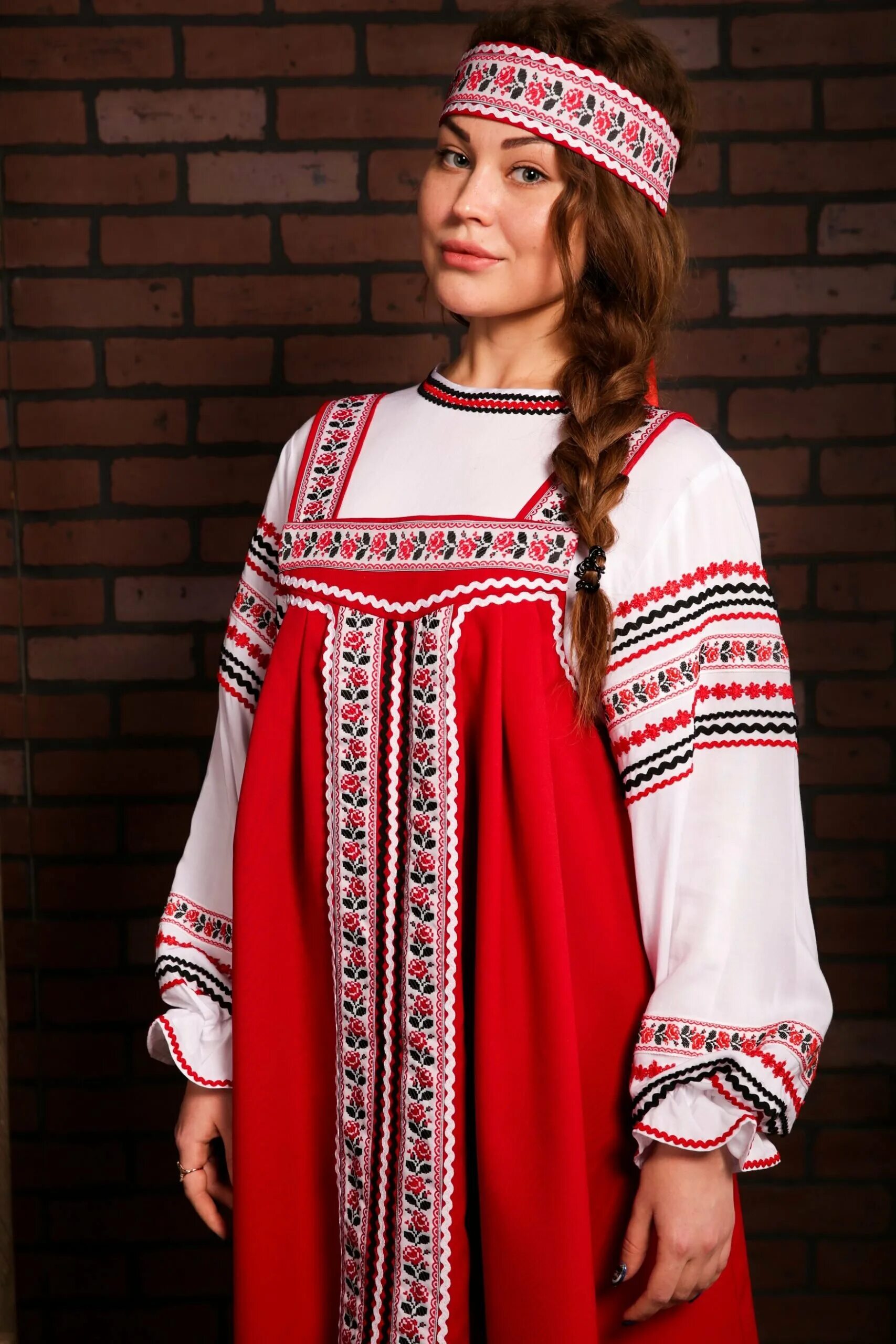 Русско народная женщина. Русский народный костюм. Русско народная женщина. Русский костюм женский. Русско народная женщина.