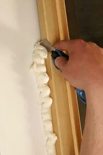 Чем можно отмыть монтажную пену дверей