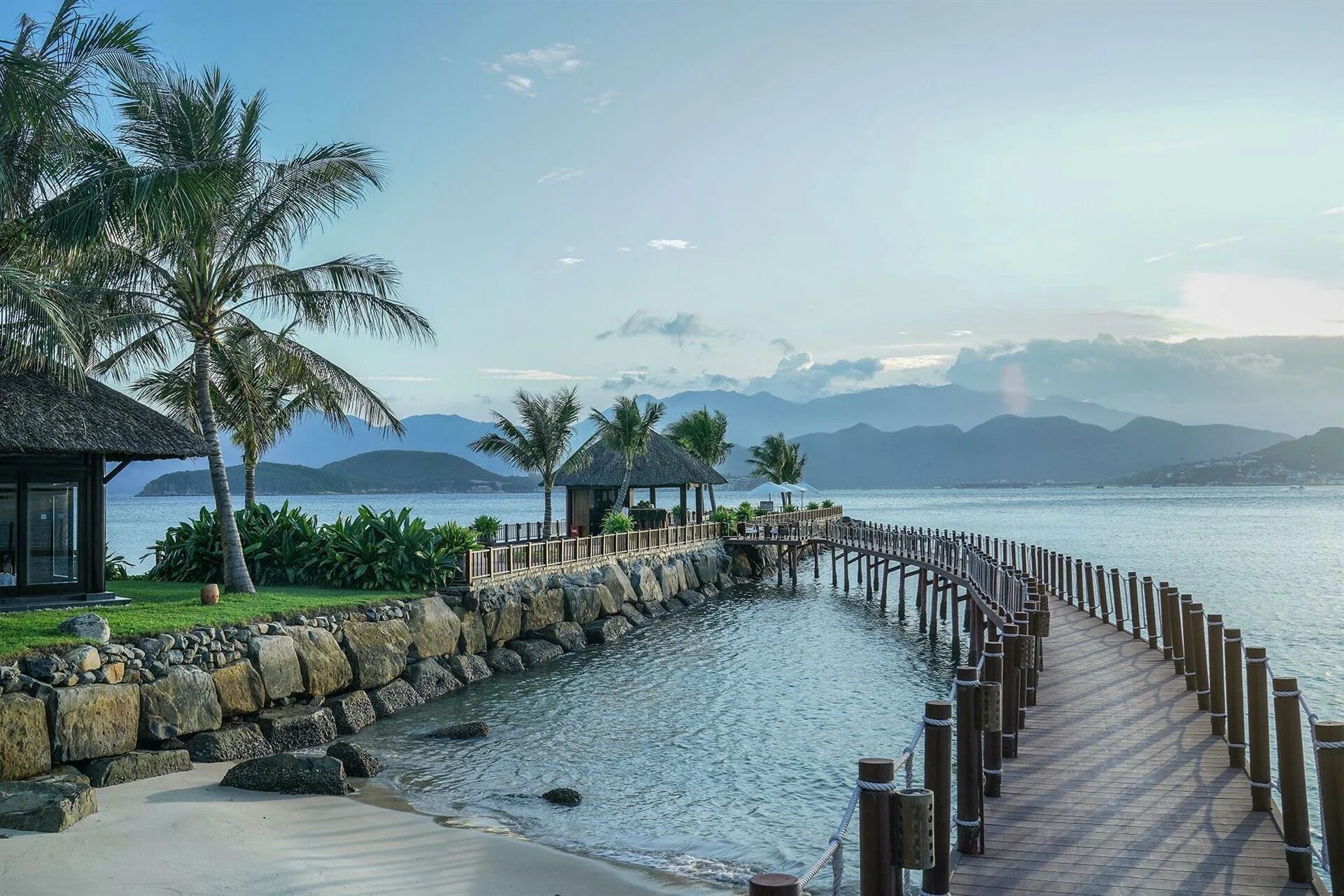 Trang island. Остров винпёрл вьетнам. vinpearl вьетнам нячанг. вьетнам винперл парк. vinpearl luxury nha trang 5 вьетнам.