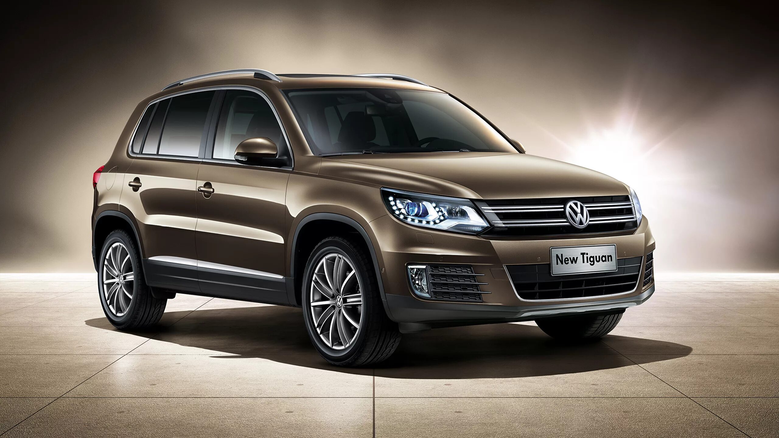 Машина volkswagen tiguan. Машина Фольксваген Тигуан новый. Tiguan Volkswagen Tiguan. Фольксваген Тигуан паркетник.