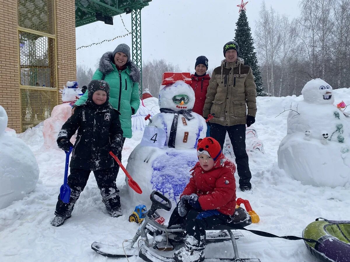 Снежный Fest. Спортивная семья Омская область. Фото спортивный семейный праздник «снежный квест». Чайковское лагер зиму.