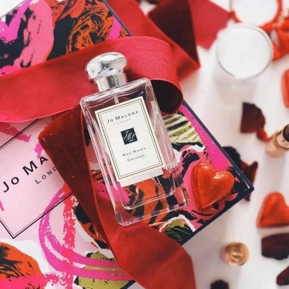 Malone red roses. Джо малон духи красные. jo malone красный гибискус. jo malone london red roses cologne.