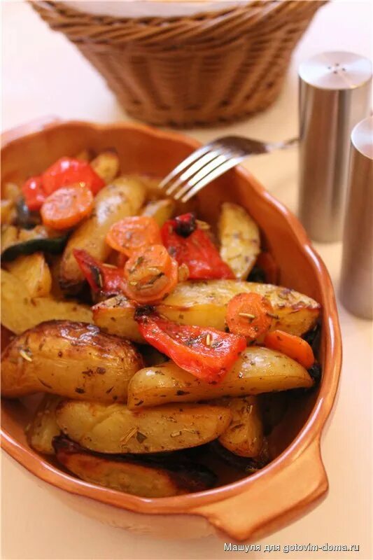 Как вкусно замариновать картошку для запекания. Замаринованная картошка. маринованный картофель. картошка в маринаде. маринад для запекания картошки.