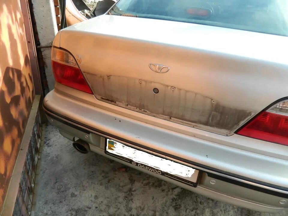Накладка крышки багажника и пружины на торсионы. - Daewoo Nexia, 1,5 л, 2007 год